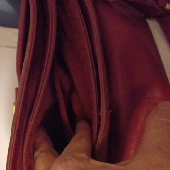 GUC - Etienne Aigner Genuine Cowhide Leather Wine Color Bag - Picture 6 of 14